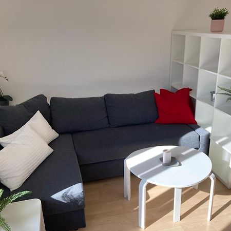 Bonbon Nerstr Vollstaendig Eingerichtetes Apartment Mit Parkplatz Koln Bagian luar foto