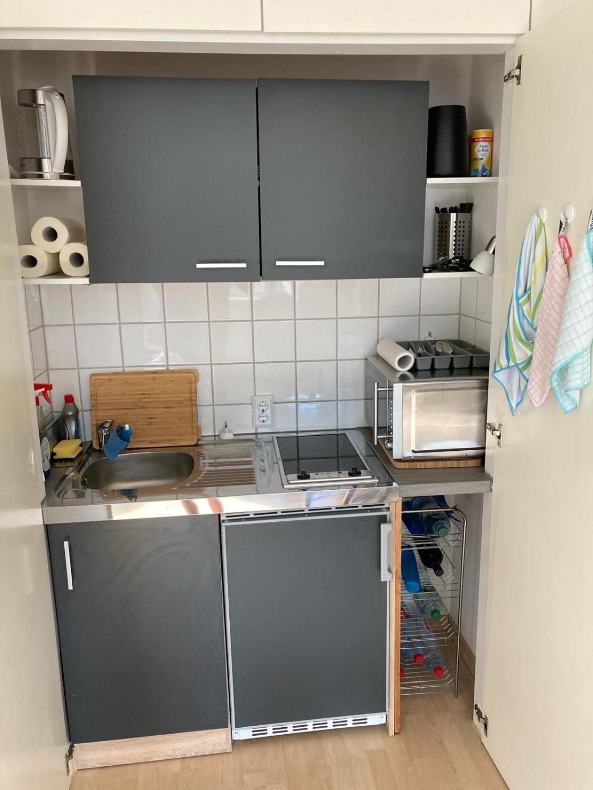 Bonbon Nerstr Vollstaendig Eingerichtetes Apartment Mit Parkplatz Koln Bagian luar foto